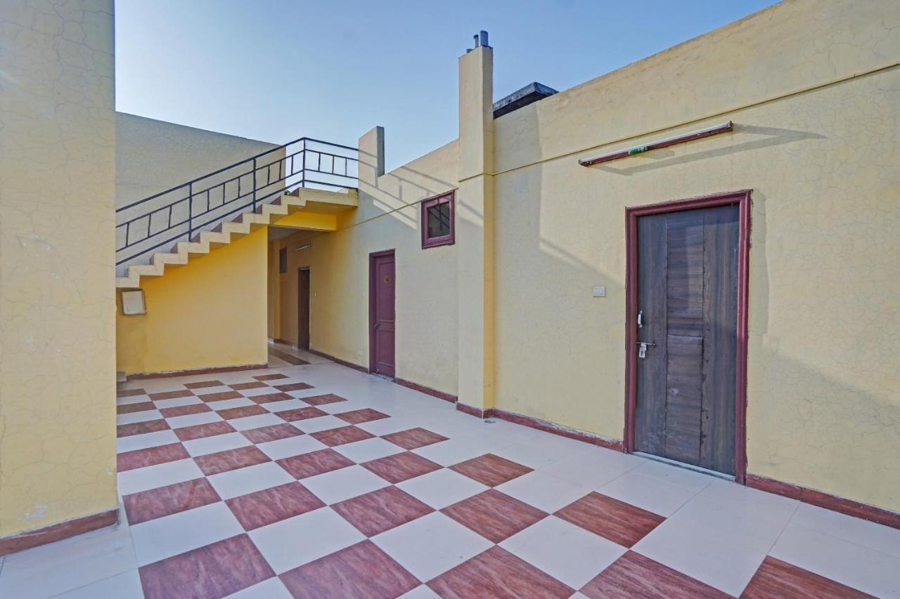 Oyo 87701 Lucky Farm Hotel Shāhpur Exterior foto