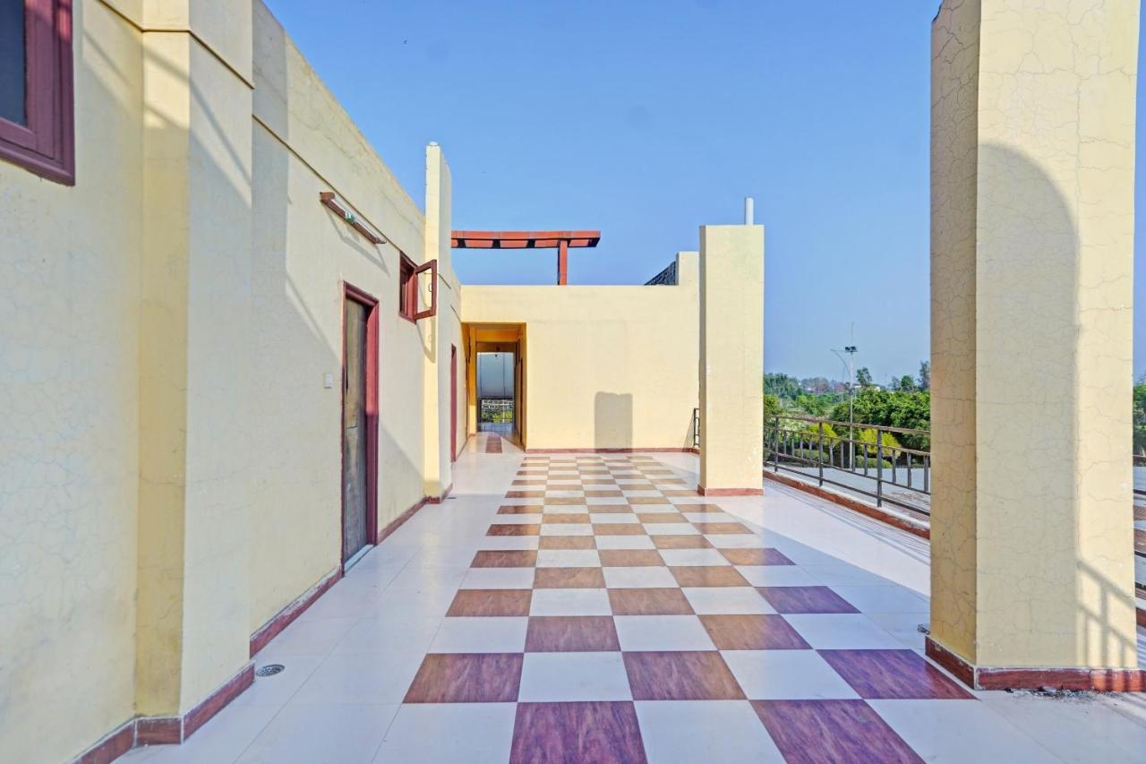 Oyo 87701 Lucky Farm Hotel Shāhpur Exterior foto