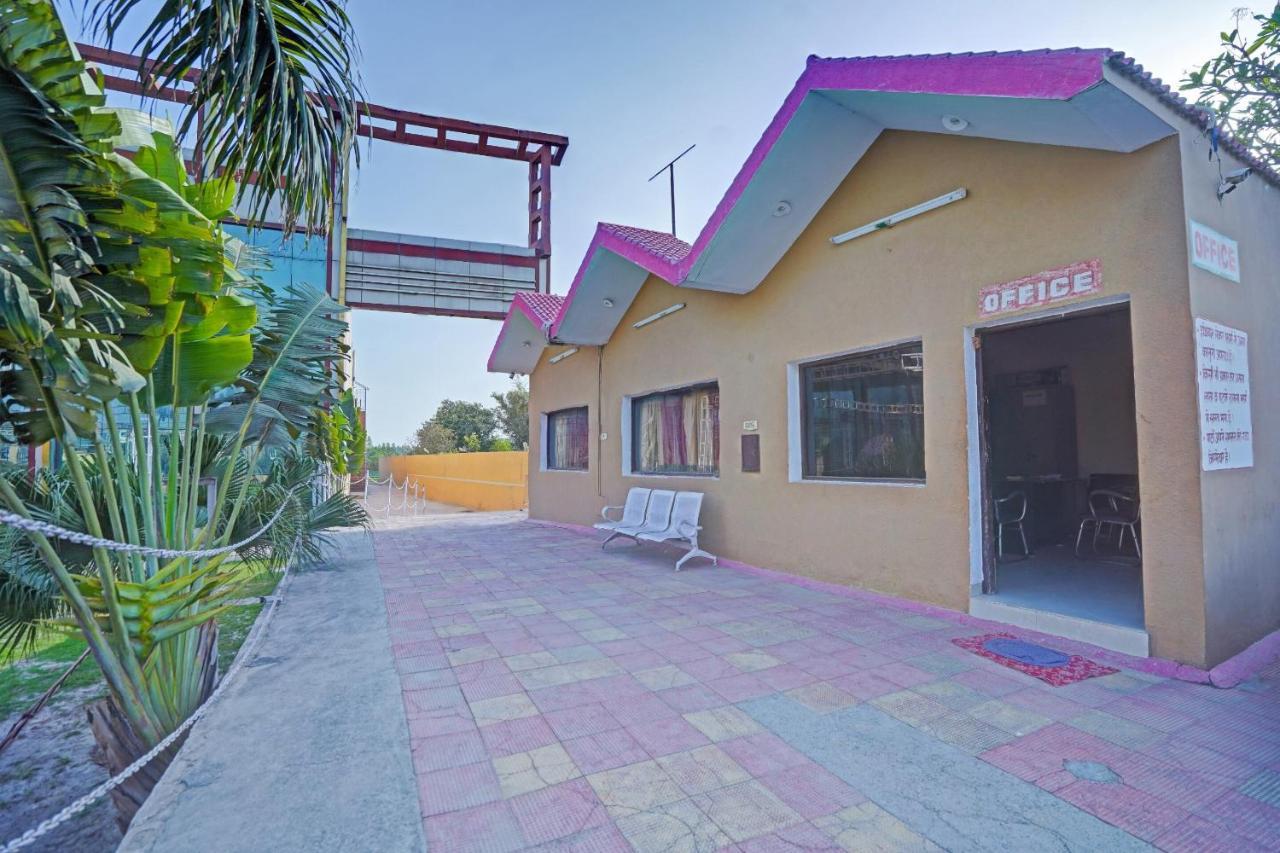 Oyo 87701 Lucky Farm Hotel Shāhpur Exterior foto